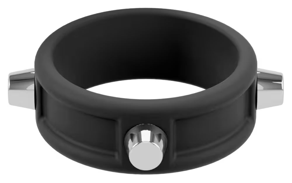 Ring with metal rivets